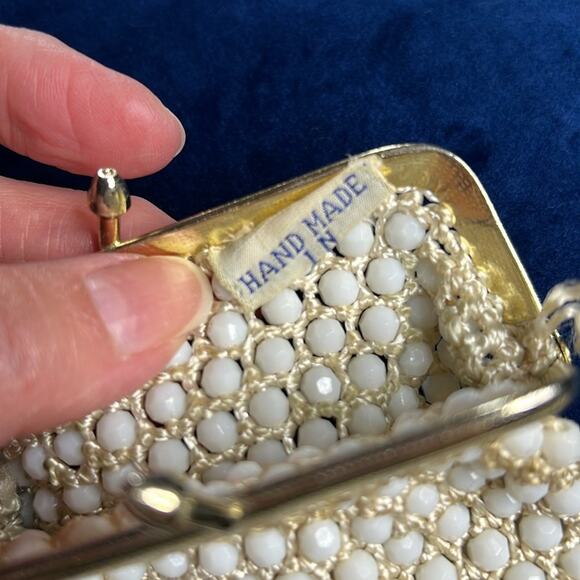 Vintage White Beaded Change Purse - Picture 5 of 6